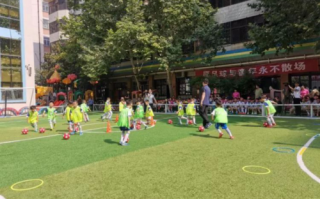 踢足球要上厕所吗中班，幼儿踢足球教案中班